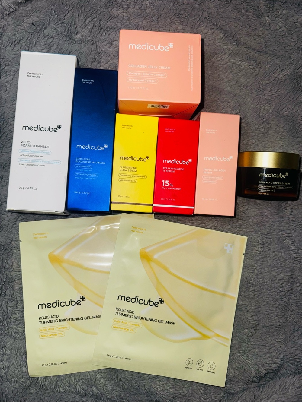Medicube bundle- 9 pieces- MSRP for total is $244- NEW SEALED~ exp 2028 - Picture 3 of 7